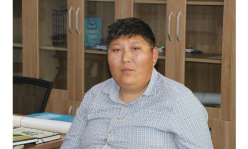 МУИС-ийн багш Д.Анхбаяр: Перс хэл бол яруу найргийн хэл