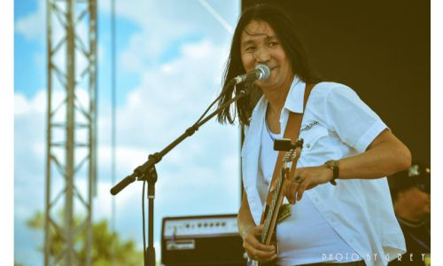 Л.Энх-Амгалан: “The Lemons” хамтлагийн зохиосон аяыг утаснаасаа сонсоод “Өөр ертөнц” дууны үгийг бичиж мессежээр явуулж байлаа”