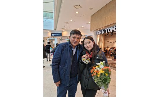 Монгол охин Йелийн их сургуульд мэтгэлцээд 10 медаль хүртжээ