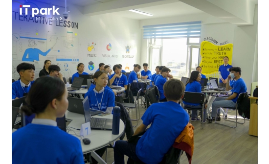 Хэнтийн сурагчид код бичиж өрсөлдөж байна