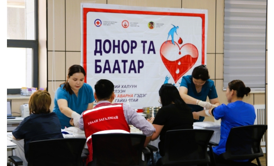 Цусны төвийнхөн шилдгүүдээ тодруулав