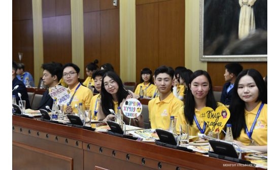 91 өсвөрийн парламентч Улаанбаатар хотод цугларав