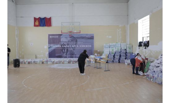 "Дэлхийн зөн" байгууллага үерт өртсөн айлуудад 150 гаруй сая төгрөг хандивлажээ