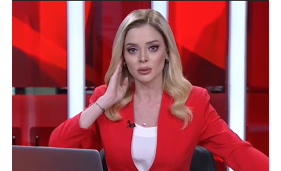 Турк: Газар хөдөлж байхад телевизийн хөтлөгч бүсгүй ажлаа үргэлжлүүлсээр байжээ