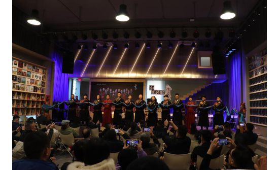 Өвөр Монголын хамтлаг шинэ цомгийнхоо нээлтийг Бээжинд хийжээ