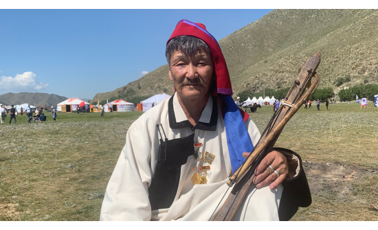 Ихэл хуурч М.Балжир: Арван гурван настайдаа хуур хийж байлаа