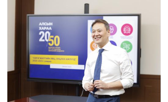 Эдийн засаг, хөгжлийн дэд сайд Хонконгийн хамгийн том англи сонинд ярилцлага өгчээ