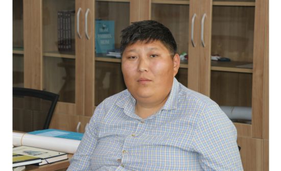 МУИС-ийн багш Д.Анхбаяр: Перс хэл бол яруу найргийн хэл