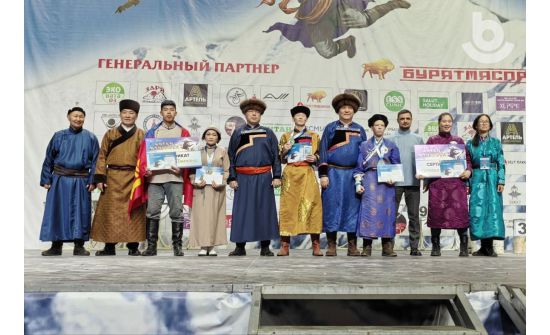 ОХУ: 17 настай монгол хүү 65 сээр цохиж дэлхийн дээд амжилтыг эвдэв