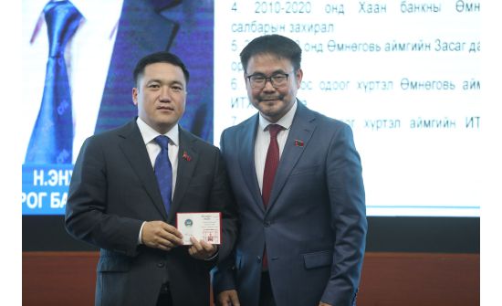 Өмнөговь аймгийг эдийн засагчид удирдана