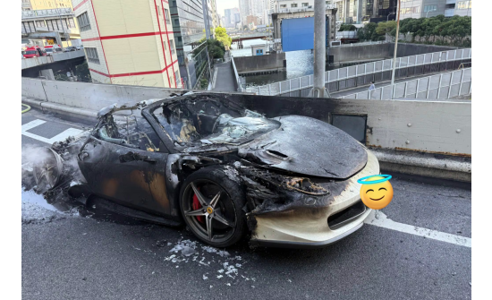 Япон: Хагас тэрбум доллараар худалдаж авсан “Ferrari” машин нэг цагийн дараа шатжээ