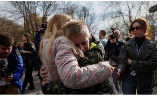 Украин хүүхдүүд эх орондоо эргэж ирлээ