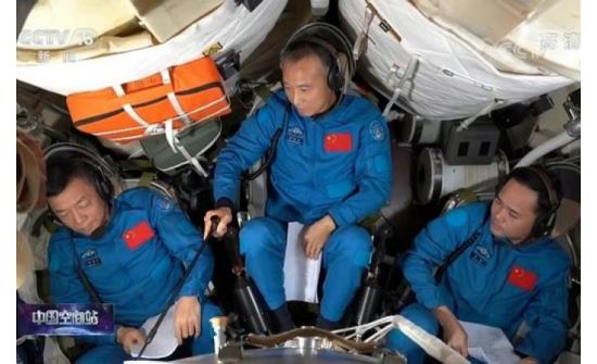 Хятад “Shenzhou 15” сансрын хөлгөө хөөргөлөө