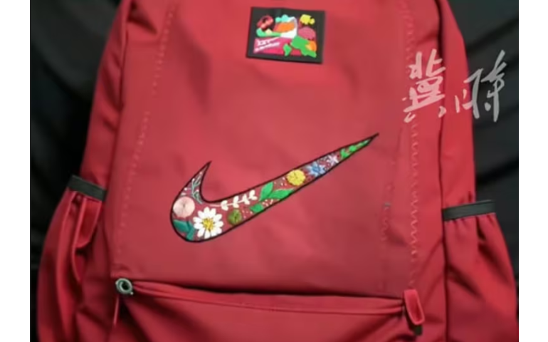 Хятад ээжийн урласан "Nike" брэндийн цүнх олон жилийн дараа үнэд хүрэв