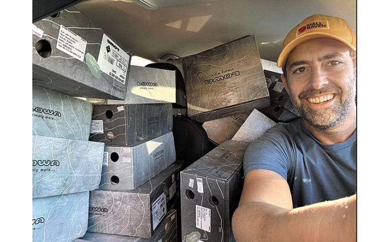 300 сая долларын хөрөнгөтэй компанийн захирал эх орныхоо төлөө тулалдахаар Израильд иржээ