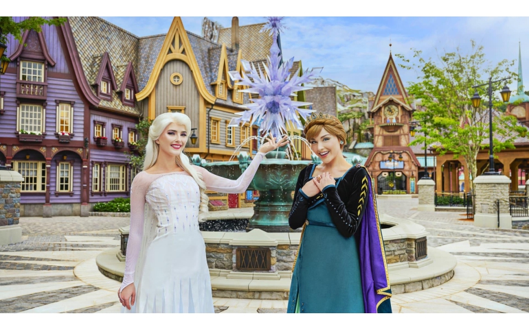 Хонконгийн Диснейлэндэд “Frozen” амиллаа