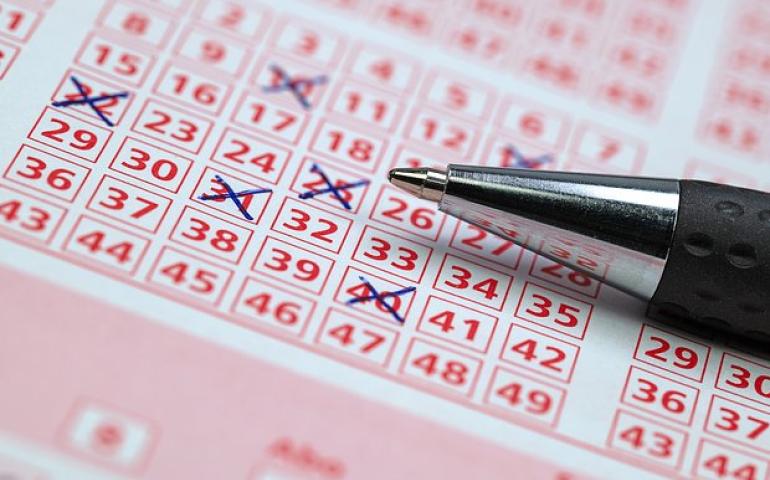 25 жил сугалаа сугалсны эцэст нэг сая доллар хожжээ
