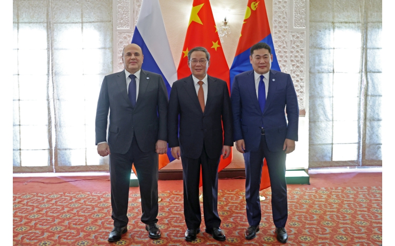 Монгол, Хятад, Оросын ерөнхий сайдууд уулзлаа